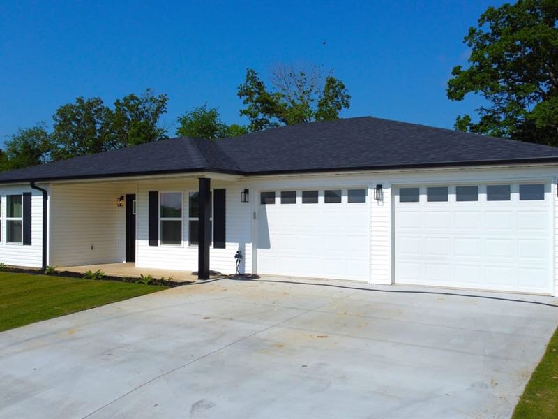 Brand New, Move-In Ready Home : Poplar Bluff : Butler County : Missouri
