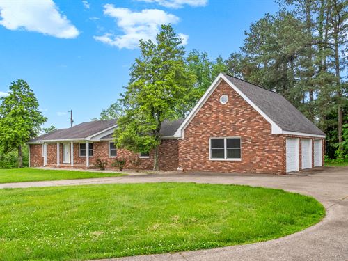 Beautiful Home on The Lake : Hopkinsville : Christian County : Kentucky