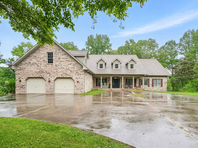 Stunning Home & 15 +/- Acres : Pikeville : Van Buren County : Tennessee