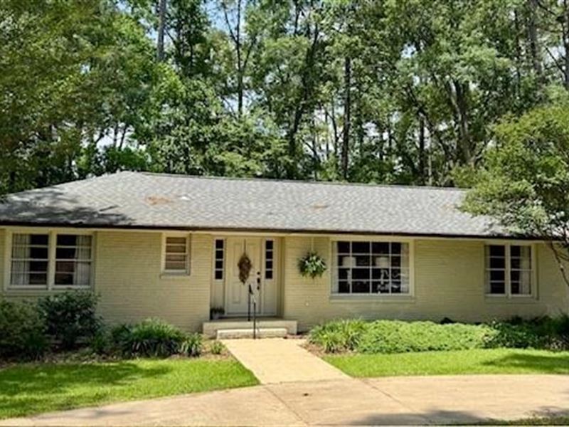 Stunning Move in Ready Gem : Brookhaven : Lincoln County : Mississippi