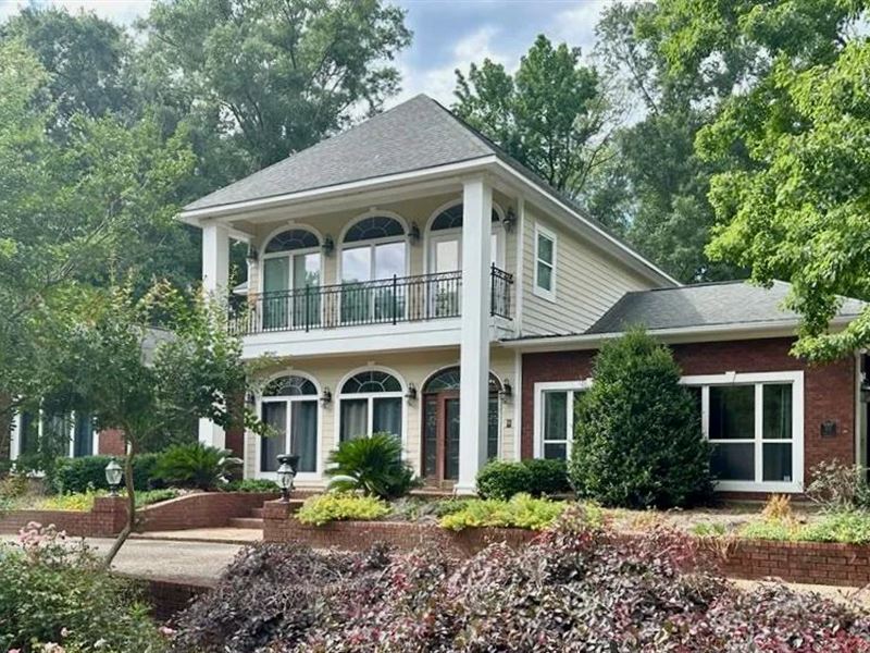 Stately Brick Home with Lake View : McComb : Pike County : Mississippi
