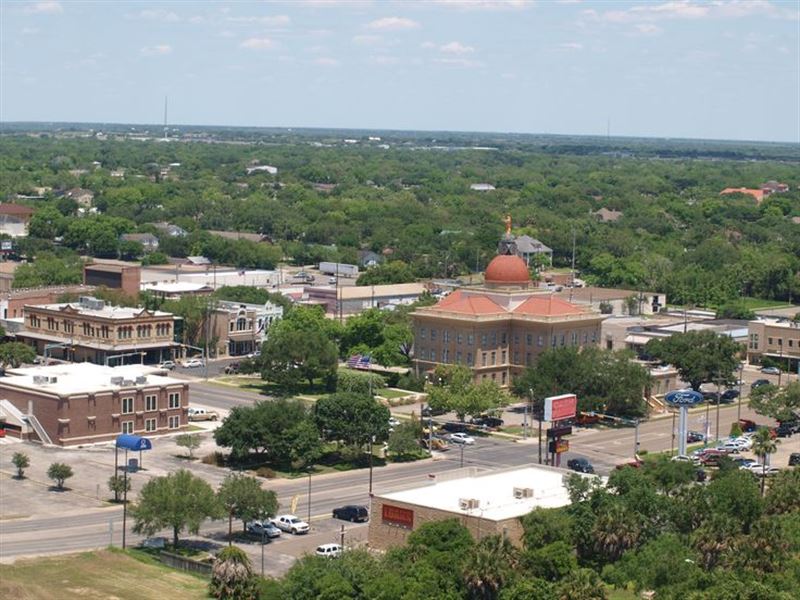 Large Dual Lot in Beeville, TX : Beeville : Bee County : Texas