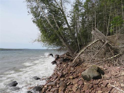 Lake Superior Waterfront : L'anse : Baraga County : Michigan
