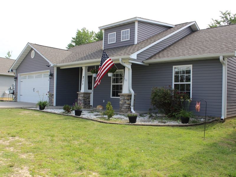 3-Bed, 2-Bath Craftsman-Style Home : Poplar Bluff : Butler County : Missouri