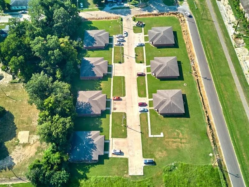 4.3 Acres with A Duplex At 412 E : Hollandale : Washington County : Mississippi