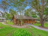 Rustic Feel Log Home Awaits : Bryan : Brazos County : Texas