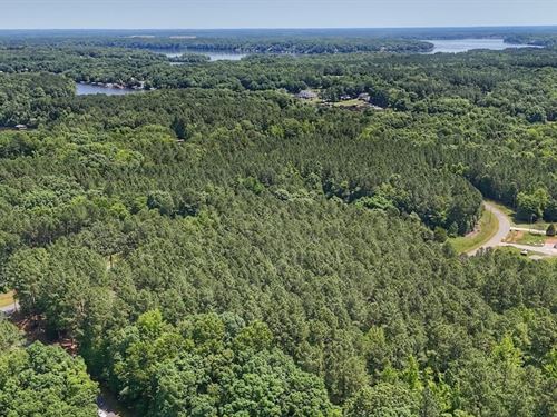 .76 Acres of Res : Macon : Warren County : North Carolina