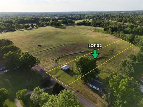 2.18 Ranch, Barn in Alabama : Florence : Lauderdale County : Alabama