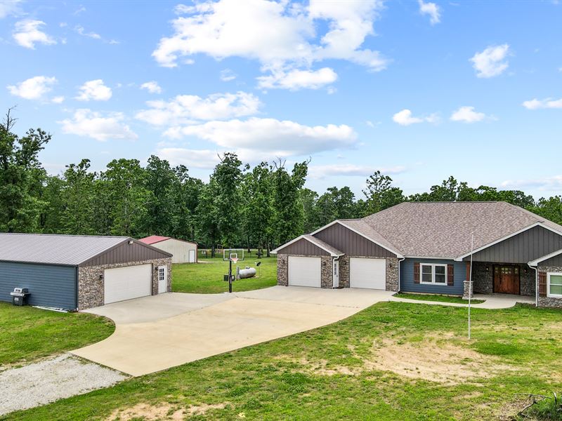 Newer Home with Lake View : West Plains : Howell County : Missouri