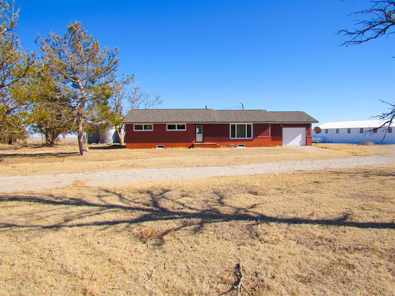 Fowler Kansas Home on Acreage : Fowler : Gray County : Kansas