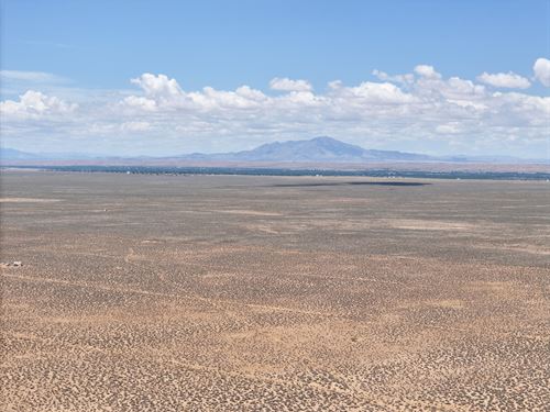 Privacy, Space & Mountain Views : Belen : Valencia County : New Mexico