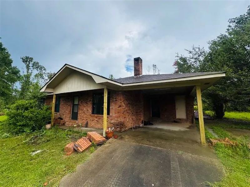 Brick Home On 14 Acres Located : Tylertown : Walthall County : Mississippi