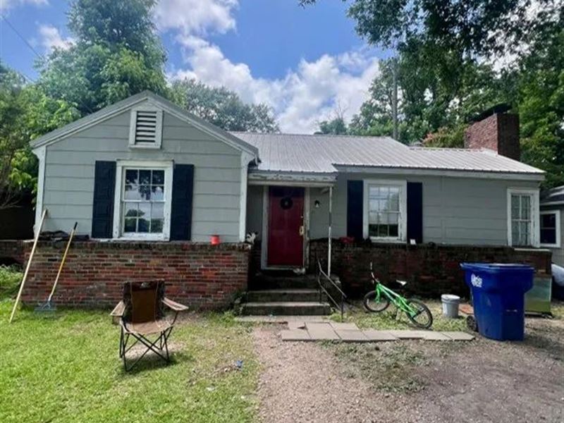 Home in Bolivar County At 624 S. Le : Cleveland : Bolivar County : Mississippi