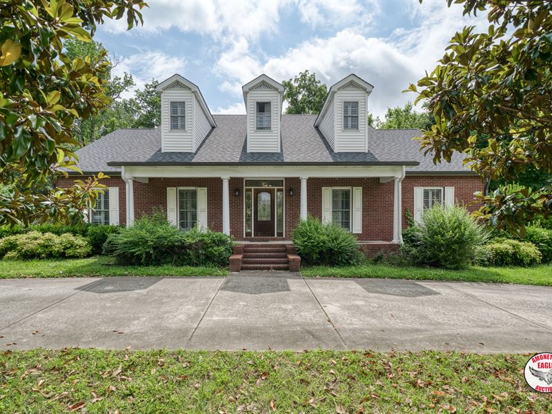 Brick Home & 4 Residential Lots : Cookeville : Putnam County : Tennessee