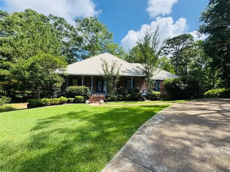 Beautiful Home On Woodlands Drive : McComb : Pike County : Mississippi