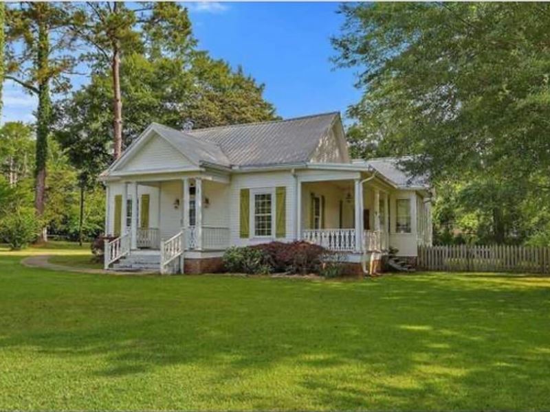 Cottage on The Corner : Crystal Springs : Copiah County : Mississippi