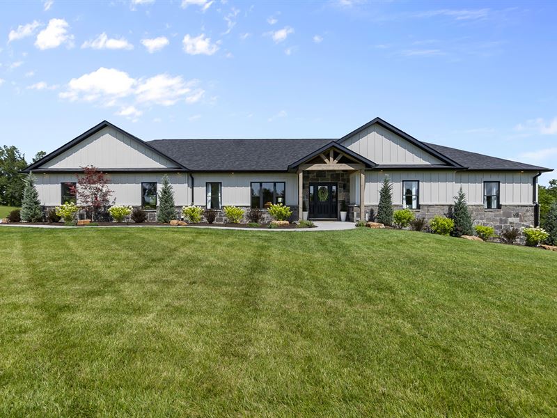 Beautiful Home on 3.77 Acres : Perryville : Perry County : Missouri