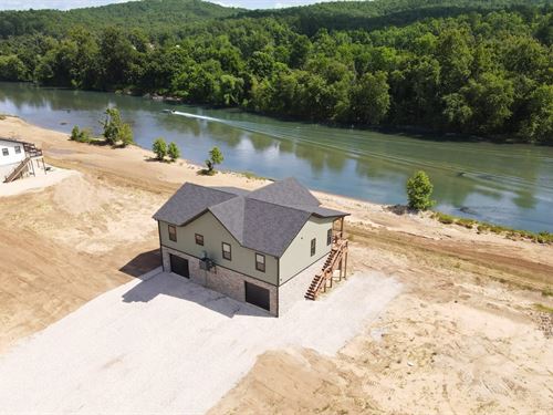 Newly-Constructed, 3 Bed, 3 Bath RI : Van Buren : Carter County : Missouri