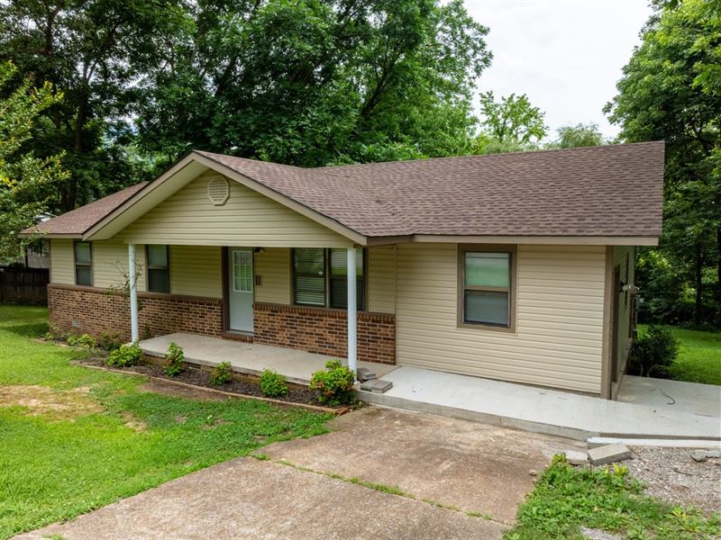 Perfectly Updated Starter Home, 3 : Batesville : Arkansas County : Arkansas