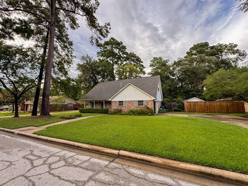 229 Hickory Drive, Huntsville, Tex : Huntsville : Walker County : Texas