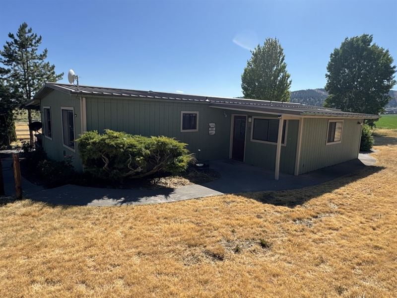 Mini Farm on 2.84 Acres : Malin : Klamath County : Oregon