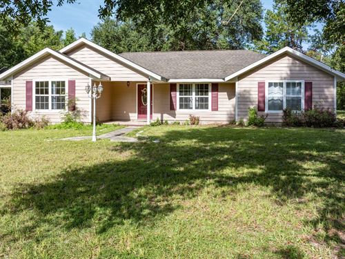 Nestled On Over 12 Acres : Lake City : Suwannee County : Florida