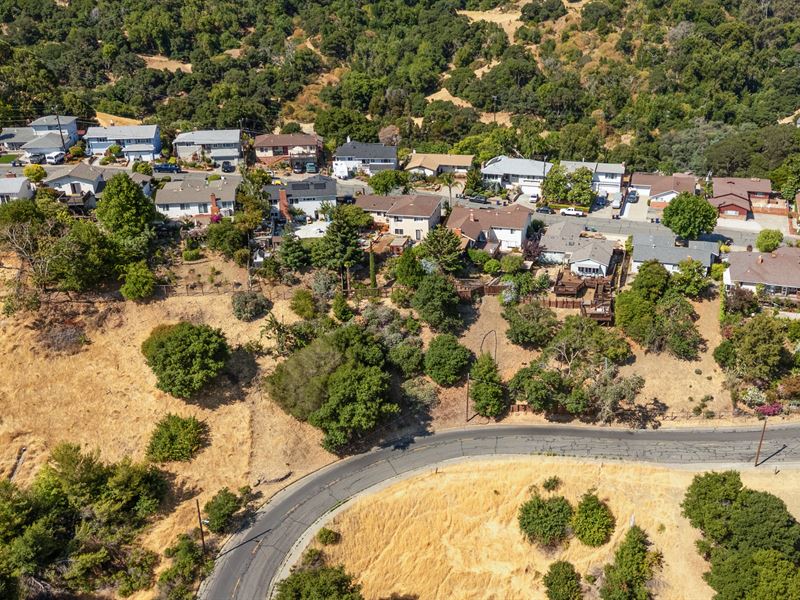 Gentle Upslope Next to Open Space : Crockett : Contra Costa County : California