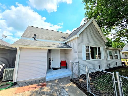 Completely Renovated 2 Bed 1 Bath : Georgetown : Vermilion County : Illinois