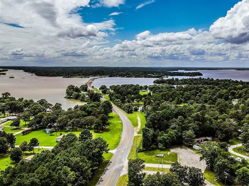 .93 Acre Lot in Trinity, TX : Trinity : Trinity County : Texas