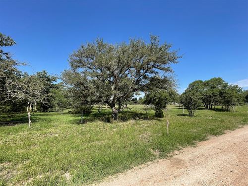 2.17 Acre Lot with Live Oaks in TX : Hallettsville : Lavaca County : Texas