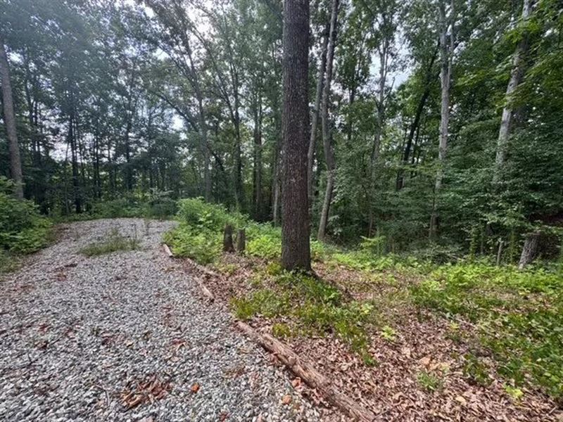 .34 Acres On Hilltop Circle : Fair Play : Oconee County : South Carolina