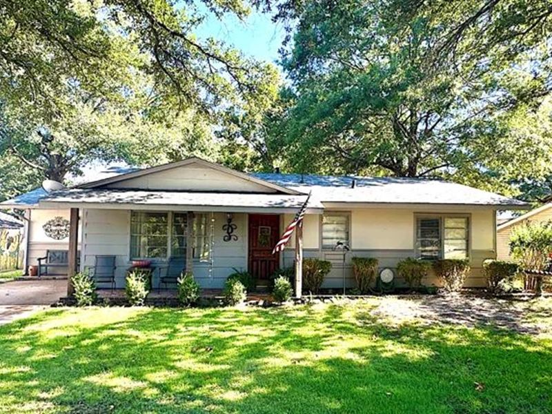 Home in Bolivar County At 1009 Harv : Cleveland : Bolivar County : Mississippi