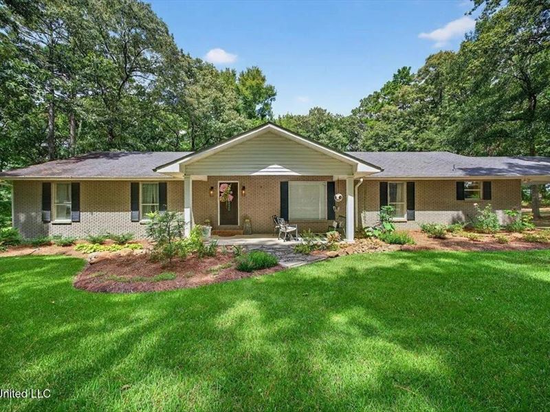 Summit MS Home for Sale. 4 Bedrooms : Summit : Pike County : Mississippi