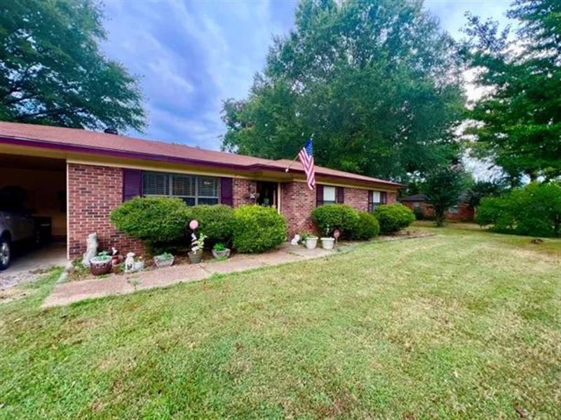 Home in Bolivar County At 308 Walnu : Benoit : Bolivar County : Mississippi