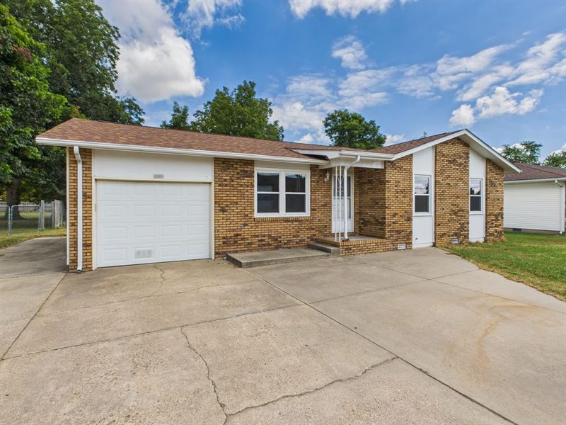 Spacious 4-Bed, 2-Bath Home for Sal : Sikeston : Scott County : Missouri