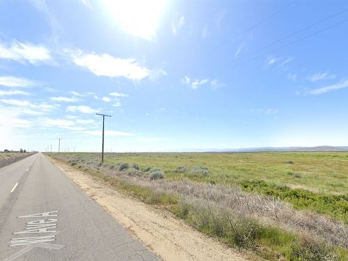 2.5 Acres Lancaster California Zone : Los Angeles : California