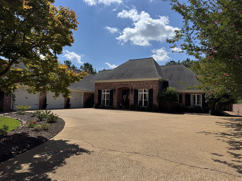 Whispering Retreat : Brookhaven : Lincoln County : Mississippi