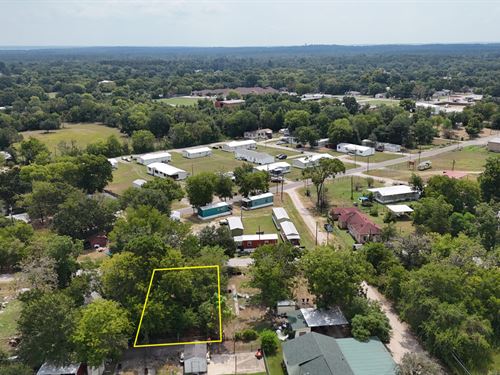.11 Acre City Lot in Mexia TX : Trinity : Texas