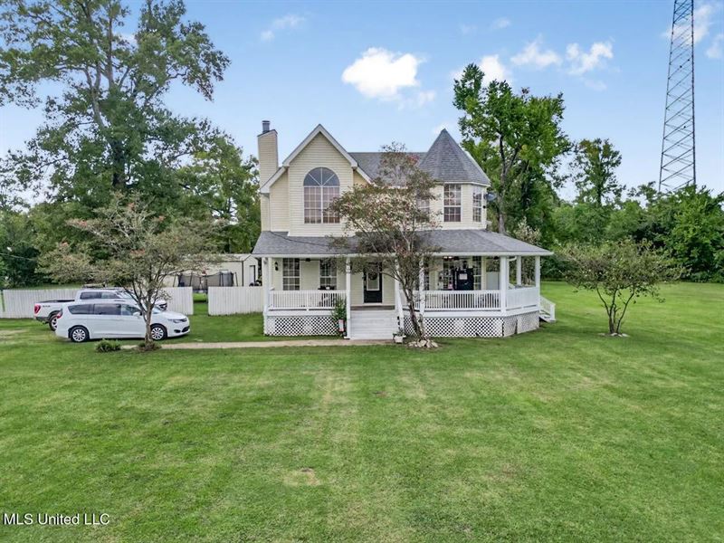 263 Airport Road Home with 4 Acres : Vidalia : Concordia Parish : Louisiana