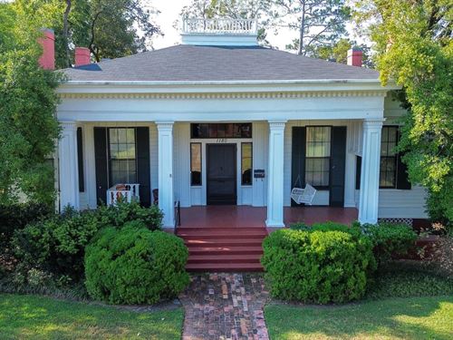 Historic Antebellum Home, West Poi : West Point : Clay County : Mississippi