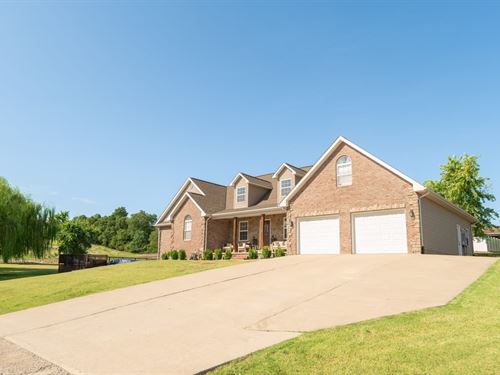 Stunning, Custom-Built, 6-Bed Home : Dexter : Stoddard County : Missouri