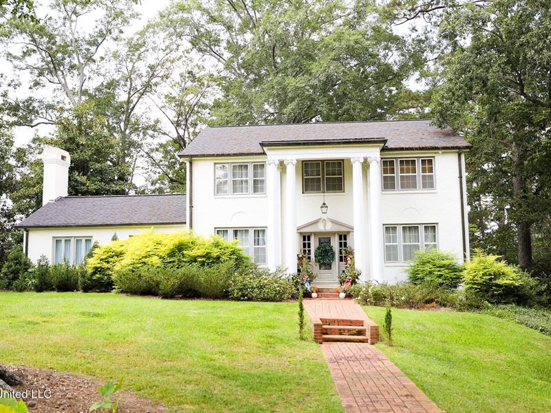 Colonial Charm : Brookhaven : Lincoln County : Mississippi