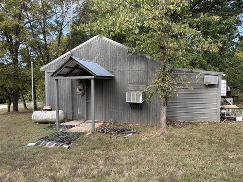 Charlie's Cabin : Stockton : Saint Clair County : Missouri