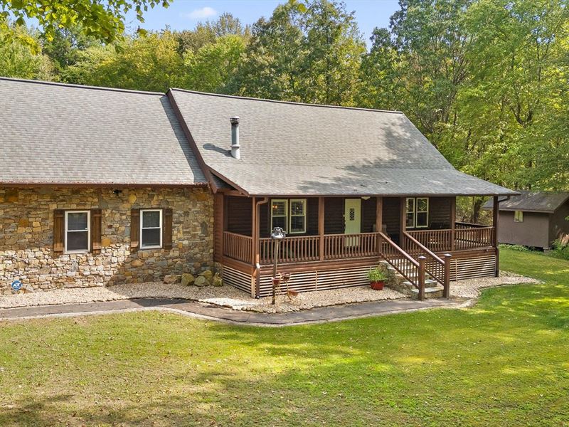 Charming Cedar Log Home in Northwes : Trenton : Dade County : Georgia