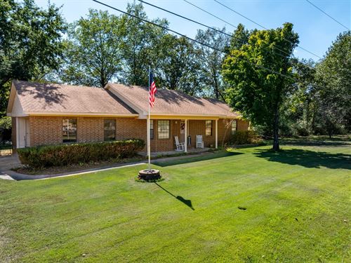 Charming Brick Home on 1 Acre in CA : Cave City : Sharp County : Arkansas