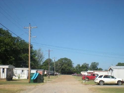 9 Acres With a Mobile Home Park : Indianola : Sunflower County : Mississippi