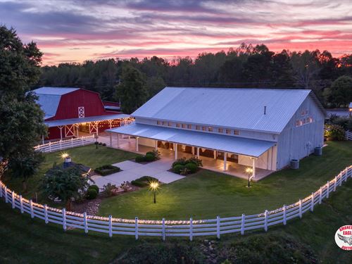 Saltbox Wedding Venue & Barn : Cookeville : Putnam County : Tennessee