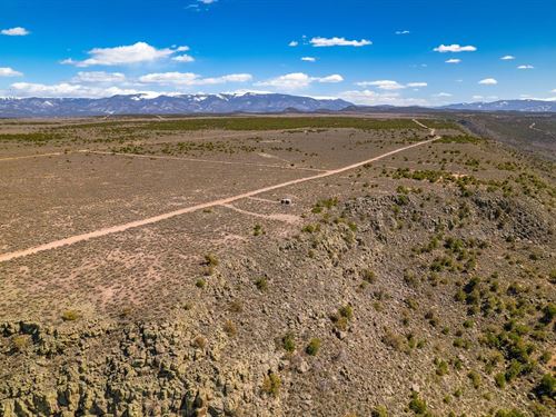 Mesa-Top Property, Stunning Views : San Luis : Costilla County : Colorado