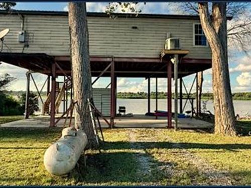 Lake House in Bolivar County at 39 : Beulah : Bolivar County : Mississippi