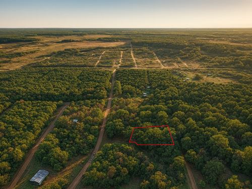 .76 Acre in Hempstead, $1325/Mo : Hempstead : Waller County : Texas